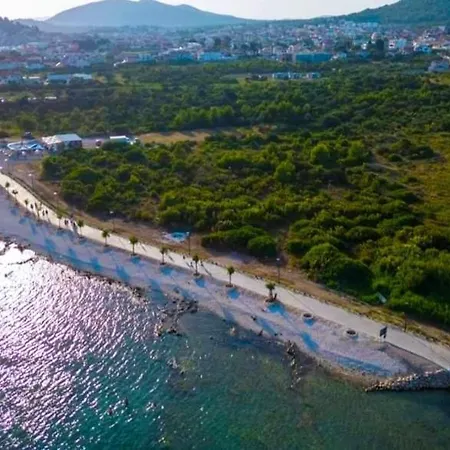 'by The Sea' Apartman