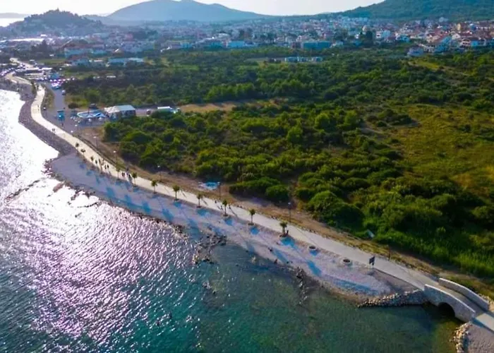 'by The Sea' Apartman