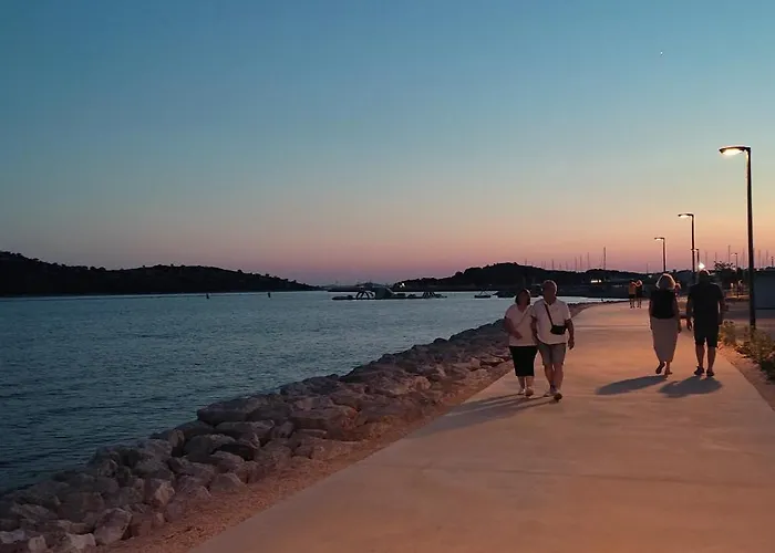 'by The Sea' Apartman